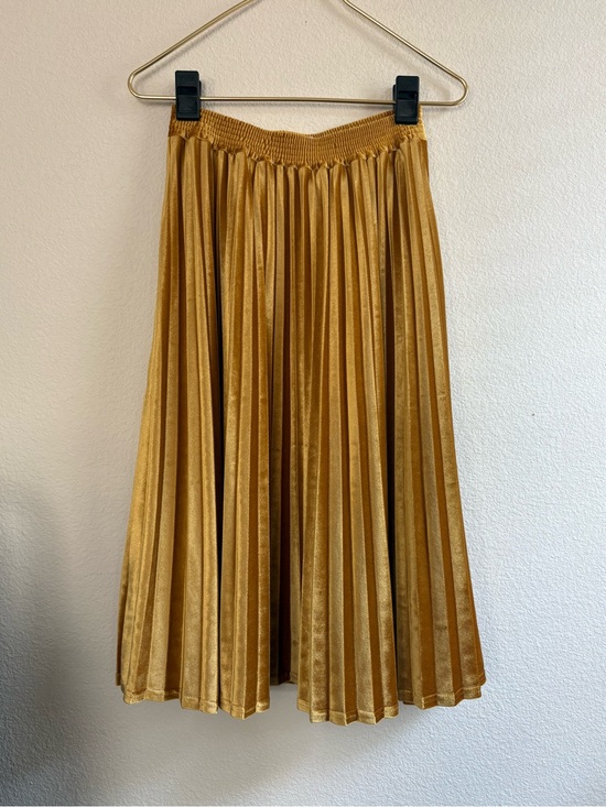 a new day Dresses & Skirts - a new day Velvet Mustard Gold Pleated Midi Skirt w/ Elastic Waistband NWOT